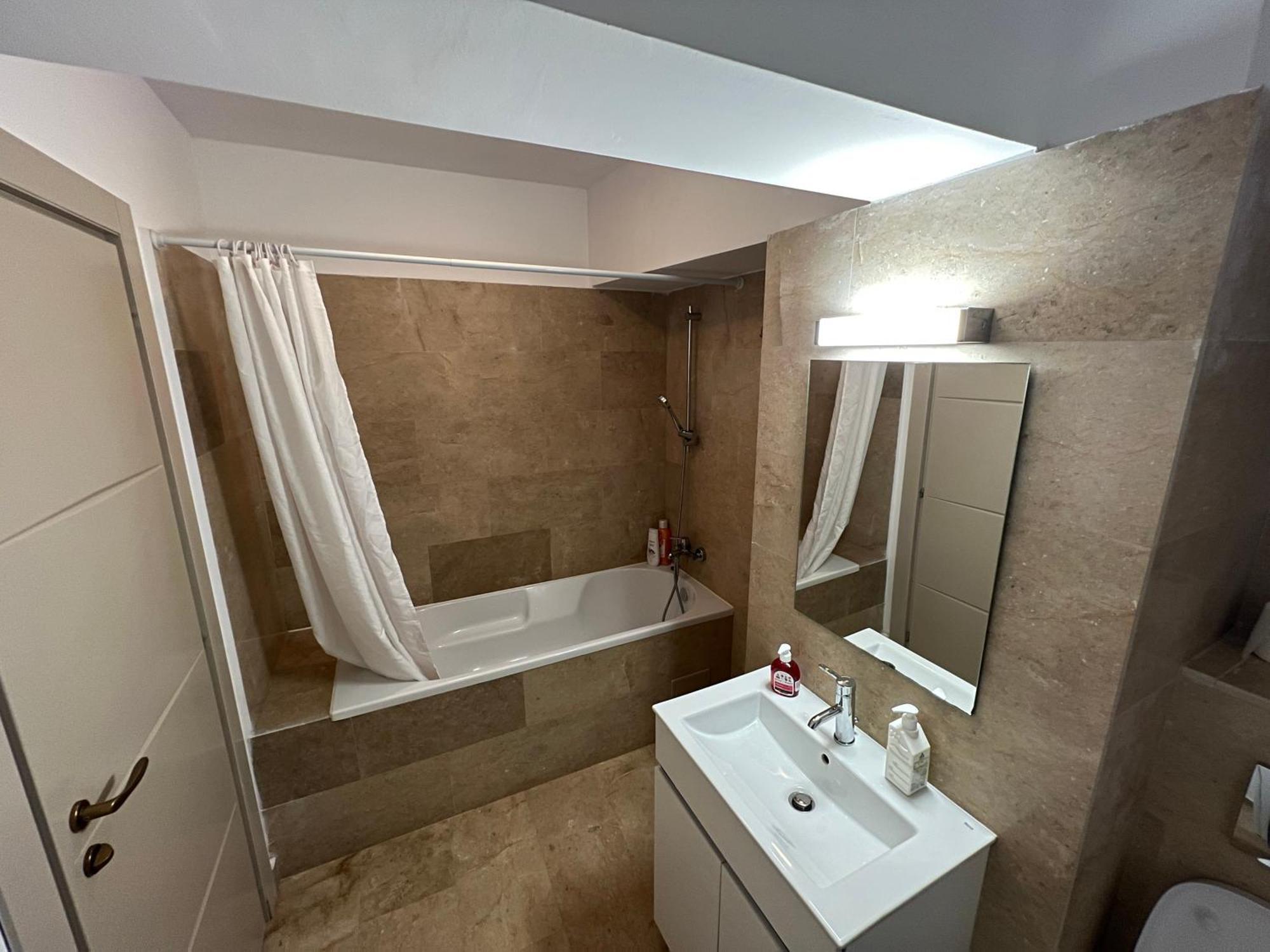 Airport Flyhub Chic Apartment Yaş Dış mekan fotoğraf