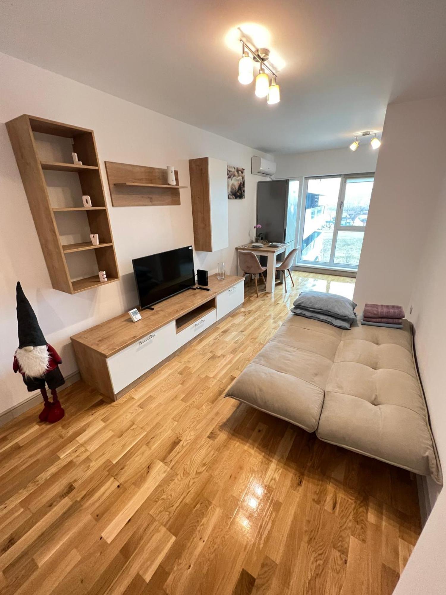 Airport Flyhub Chic Apartment Yaş Dış mekan fotoğraf