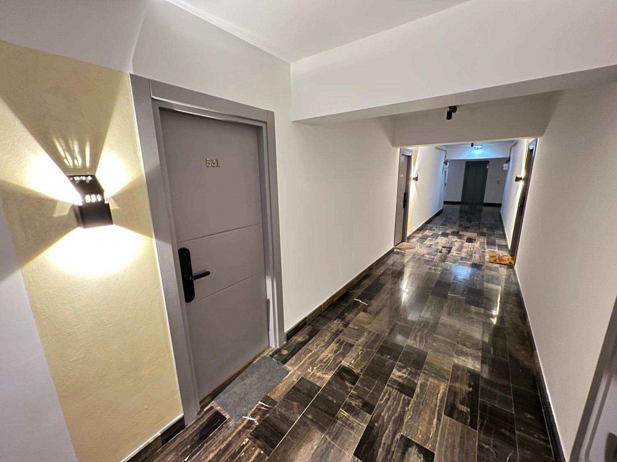 Airport Flyhub Chic Apartment Yaş Dış mekan fotoğraf