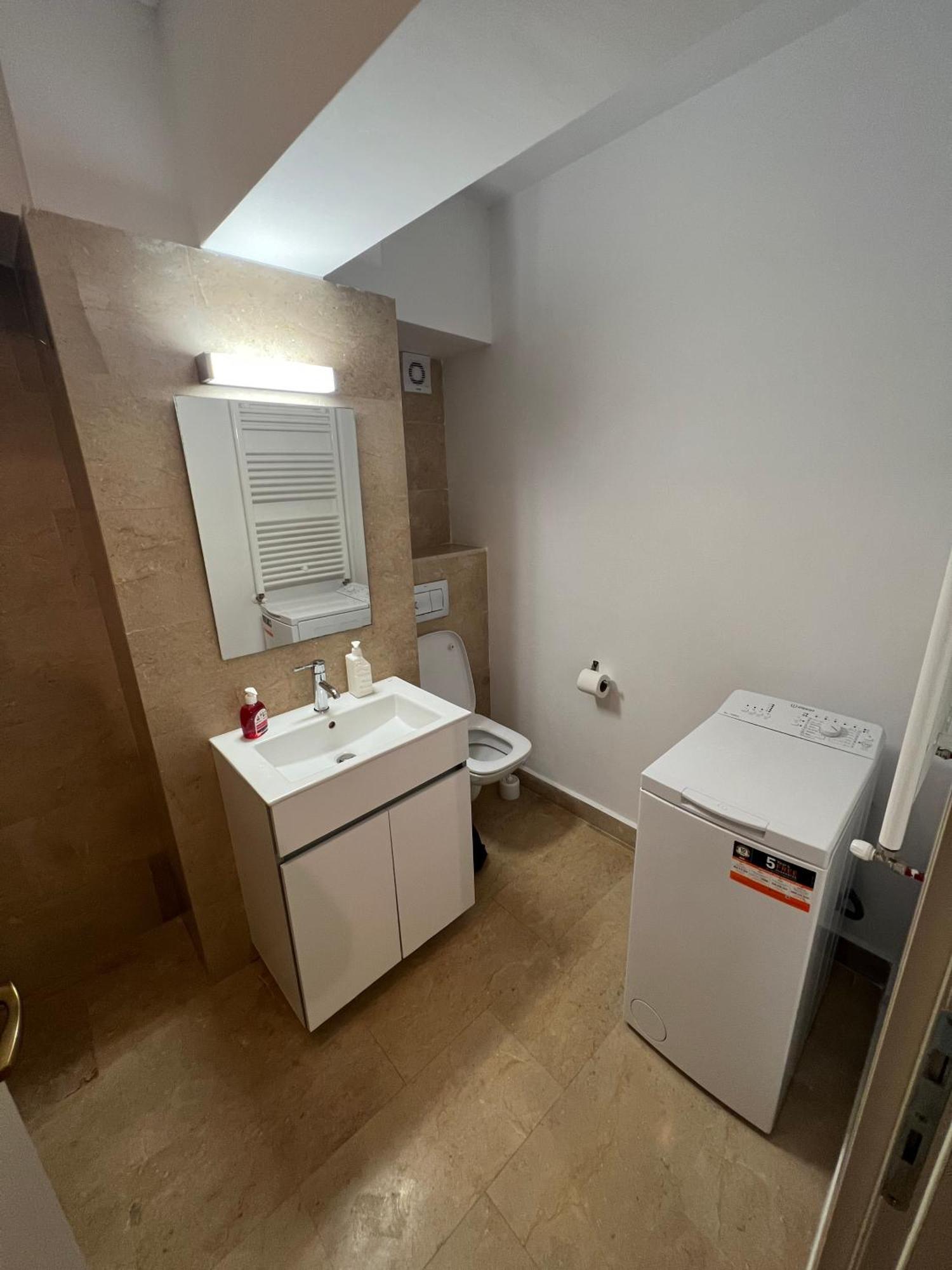 Airport Flyhub Chic Apartment Yaş Dış mekan fotoğraf