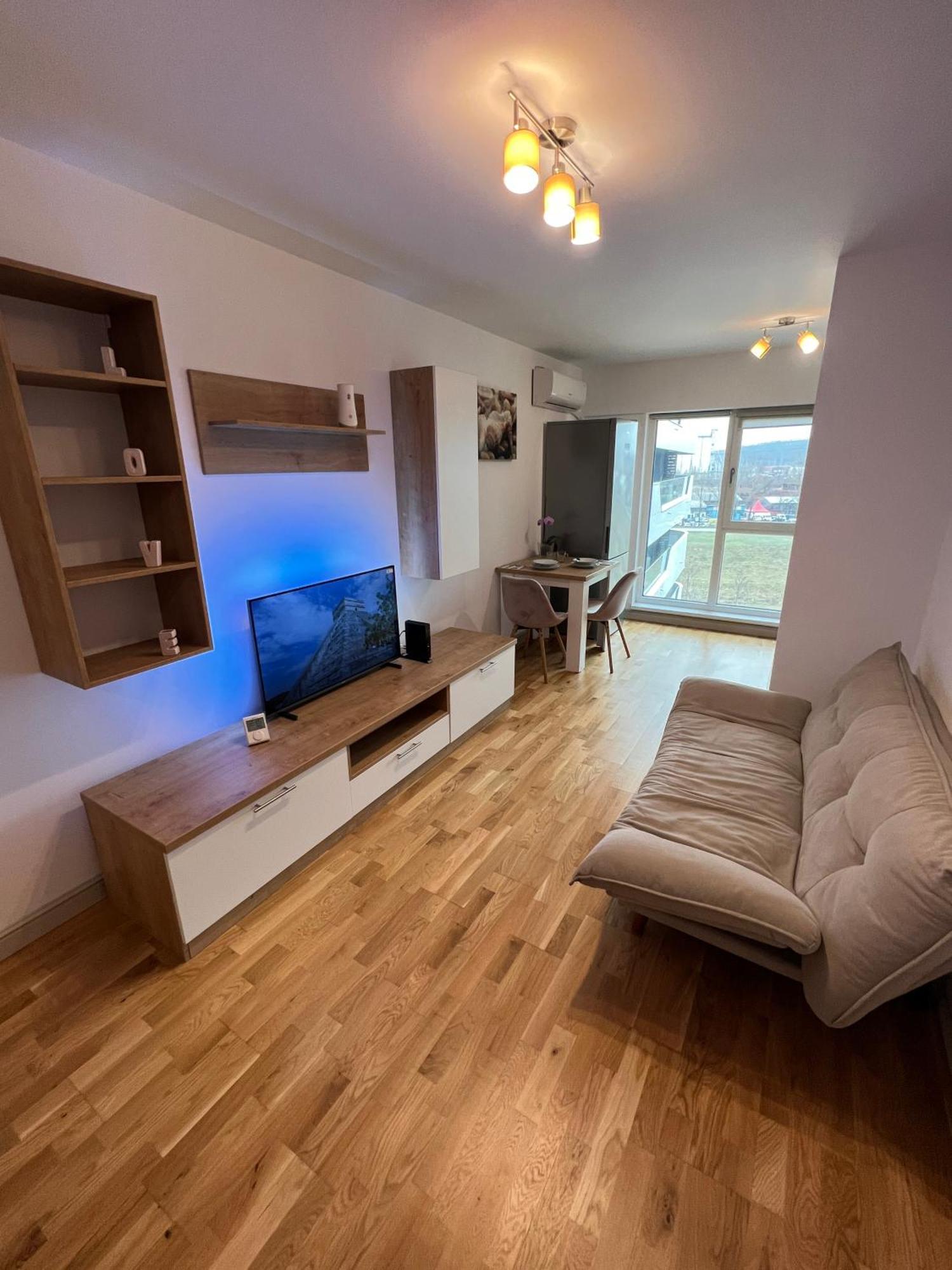 Airport Flyhub Chic Apartment Yaş Dış mekan fotoğraf