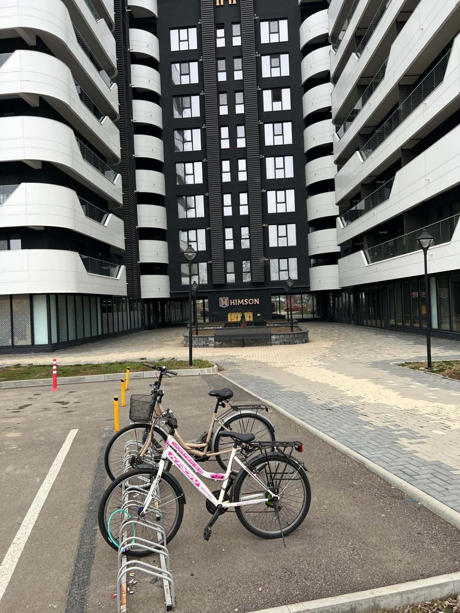 Airport Flyhub Chic Apartment Yaş Dış mekan fotoğraf