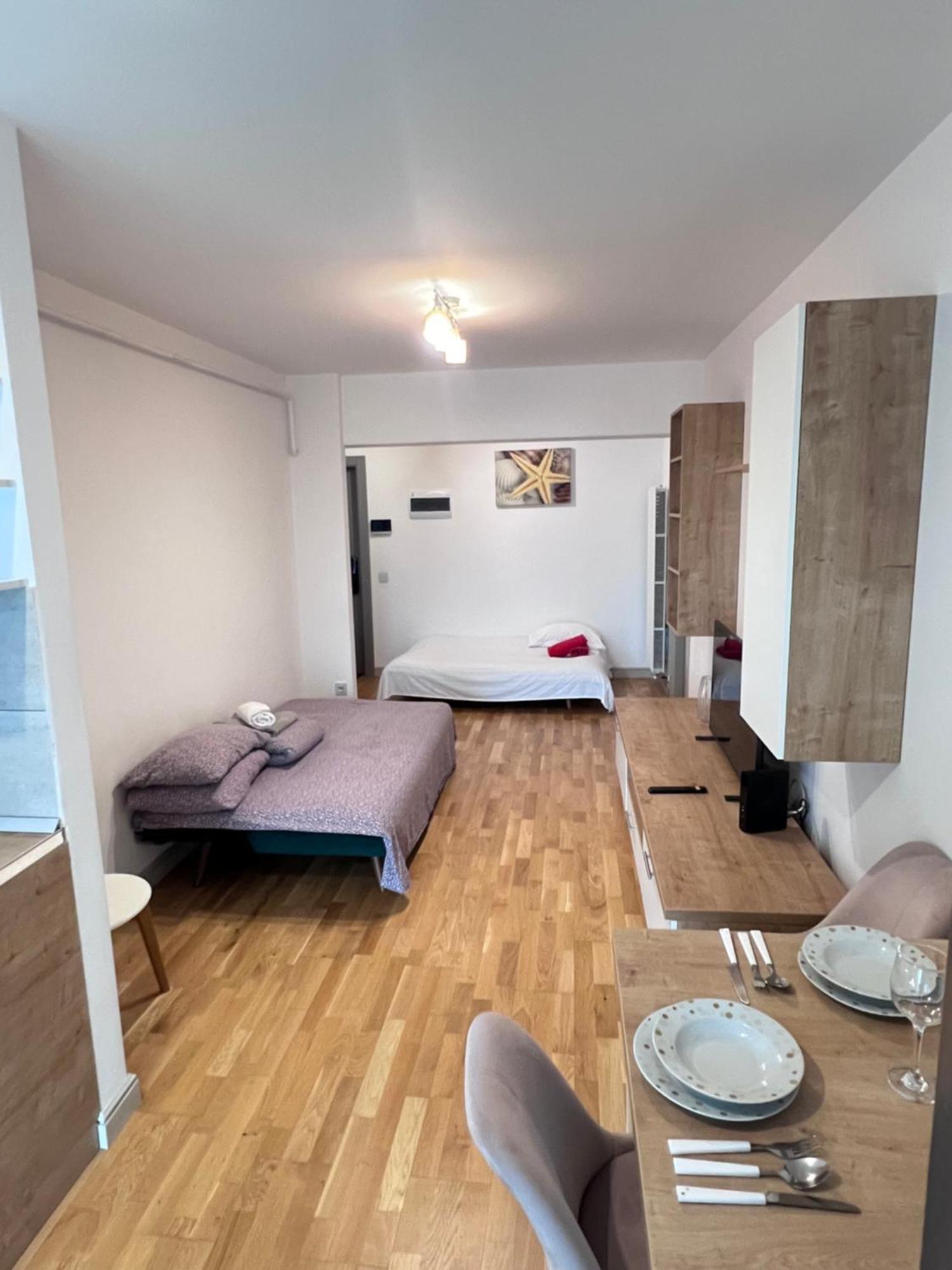 Airport Flyhub Chic Apartment Yaş Dış mekan fotoğraf